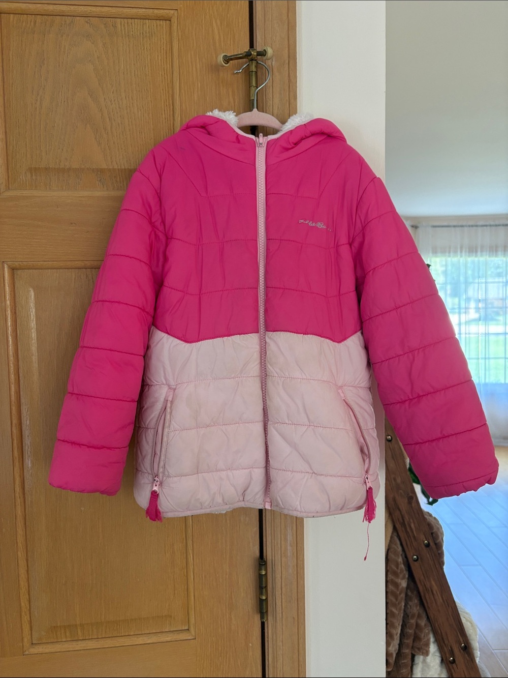 🤍Eddie Bauer🤍Girls' Two-Tone Pink Puffer Jacket with Hood, size 7-8